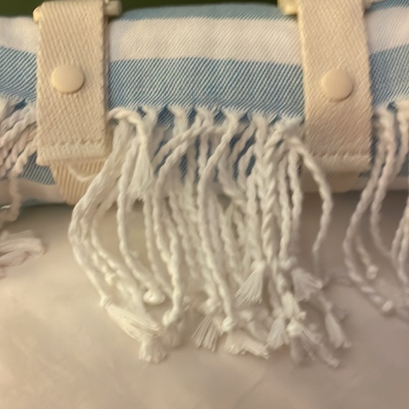 Victoria’s Secret beach blanket nwt - Picture 5 of 6